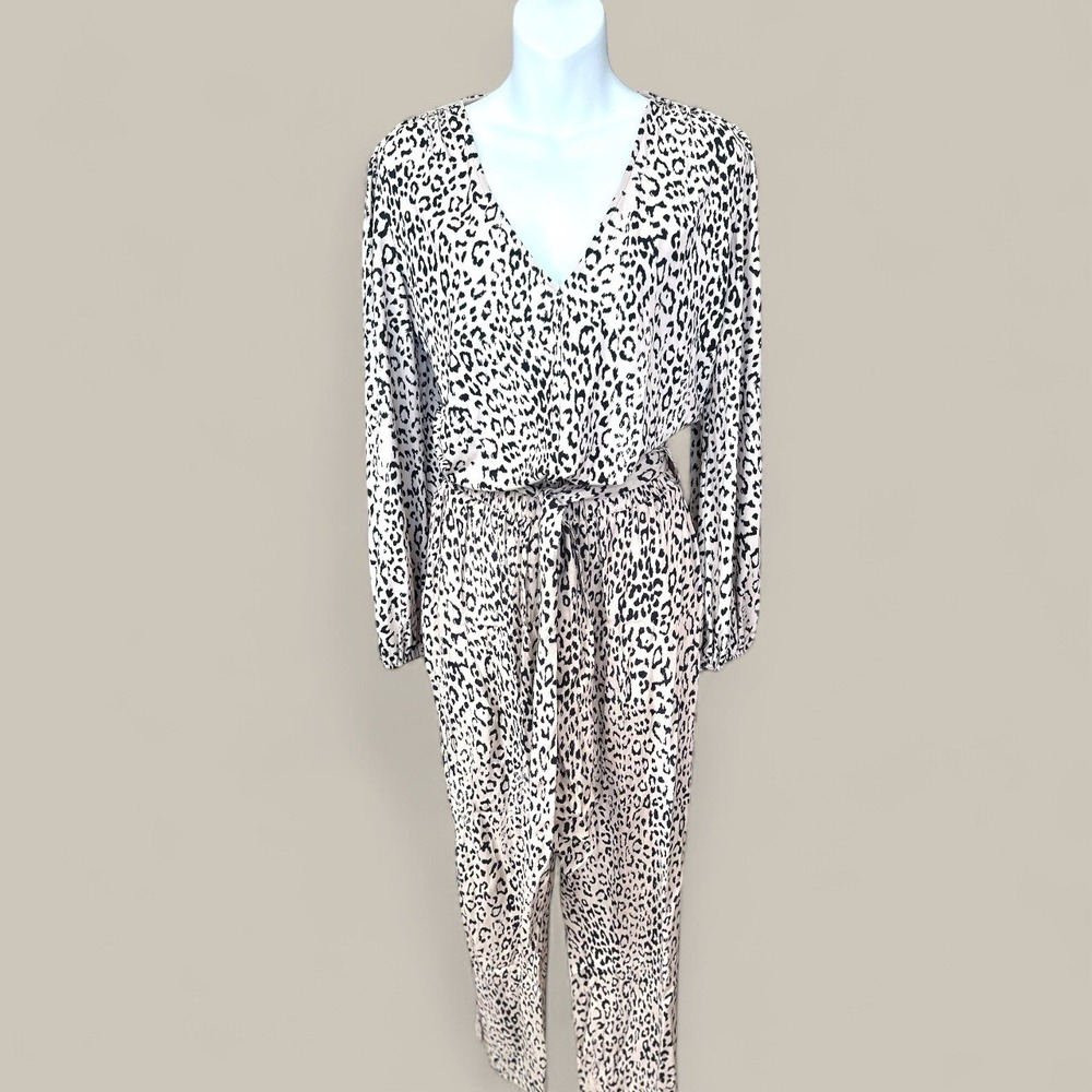 Wayf Sz XS Cheeta Print Long Sleeve Leotard  with Tie Waist Pants‎ and V-Neck
